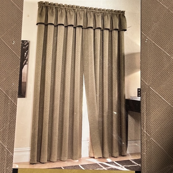 Facets taupe tailored curtain panel - Picture 2 of 7